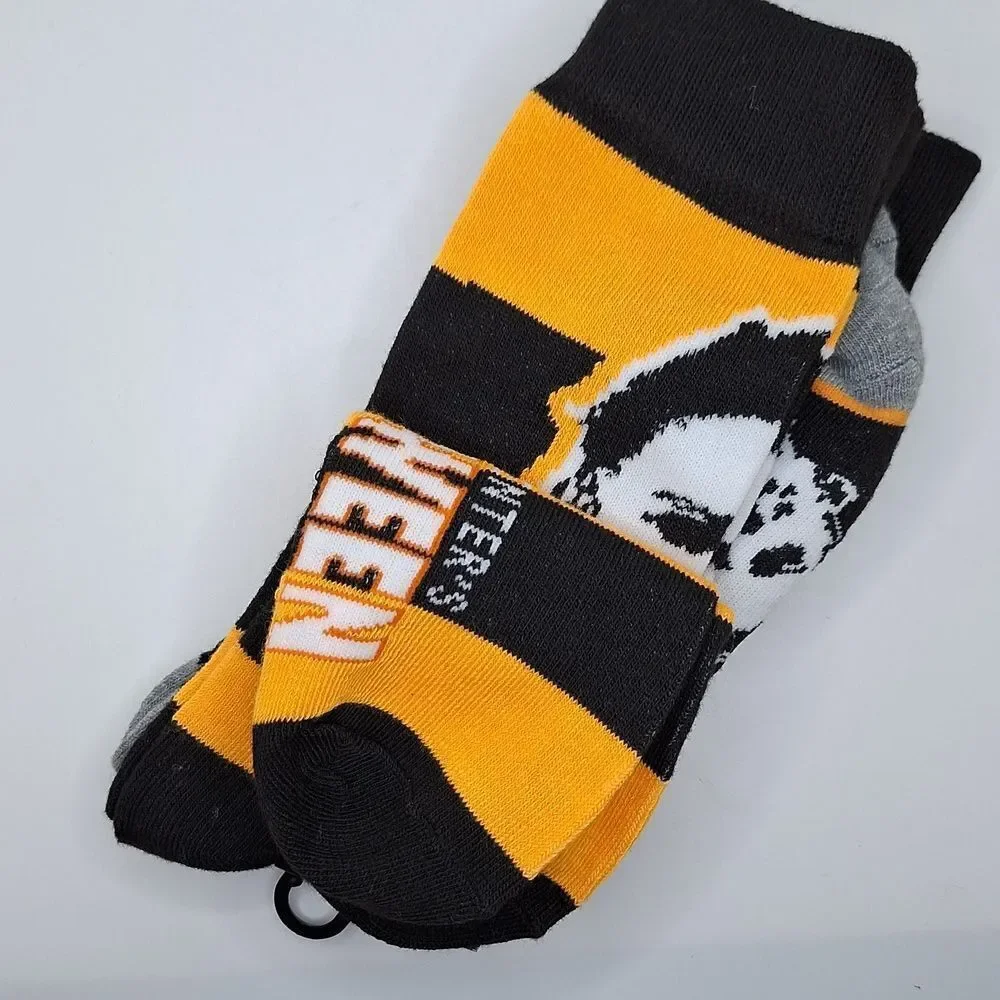 Michael Meyers Halloween socks 2 pair John Carpenters scary thriller accessory